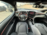 Used 2021 Toyota Camry SE w/ Carpet Mat Package (TMS) image 3