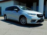 Used 2023 Chrysler Pacifica Touring-L image 2