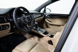 Certified 2025 Porsche Macan image 4