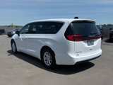 Certified 2025 Chrysler Pacifica Select image 5