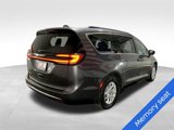 Used 2022 Chrysler Pacifica Touring-L image 4
