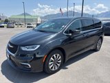 Used 2023 Chrysler Pacifica Touring-L image 3