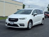 Used 2023 Chrysler Pacifica Touring-L image 2