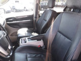 Used 2015 Chrysler Town & Country Touring image 5