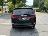 Used 2025 Chrysler Pacifica Select image 5