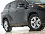 Used 2023 Toyota Highlander LE image 4