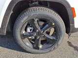 New 2025 Jeep Grand Cherokee Limited w/ Black Appearance Package image 5