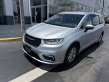 Used 2023 Chrysler Pacifica Touring-L image 4
