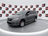 Used 2025 Chrysler Pacifica Select image 4