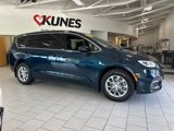 New 2025 Chrysler Pacifica Select image 5
