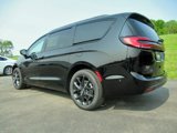 New 2025 Chrysler Pacifica Limited image 3