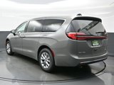 New 2025 Chrysler Pacifica Select image 4