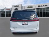 New 2025 Chrysler Pacifica Select image 4