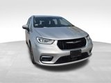 Used 2023 Chrysler Pacifica Touring-L image 4