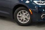 New 2025 Chrysler Pacifica Select image 4