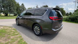 Used 2023 Chrysler Pacifica Touring-L image 3
