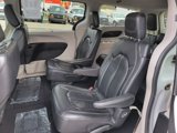 Used 2022 Chrysler Pacifica Touring-L image 4