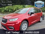 New 2025 Chrysler Pacifica Select image 3
