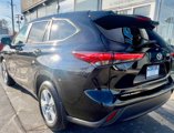 Used 2023 Toyota Highlander LE image 3