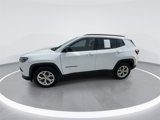 Used 2024 Jeep Compass Latitude image 3