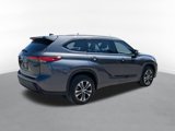 Used 2022 Toyota Highlander XLE image 3