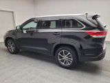 Used 2017 Toyota Highlander XLE image 3