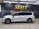 Used 2023 Chrysler Pacifica Limited w/ Uconnect Theater Family Group image 2