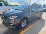 Used 2021 Chrysler Pacifica Touring w/ Cold Weather Group image 3