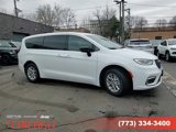 New 2025 Chrysler Pacifica Select image 3
