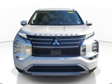 New 2025 Mitsubishi Outlander SE image 2