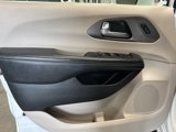 Used 2022 Chrysler Pacifica Touring-L image 4