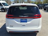 Used 2022 Chrysler Pacifica Touring-L image 3