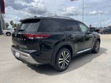 New 2025 Nissan Pathfinder Platinum image 3