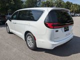 New 2025 Chrysler Pacifica Select image 4