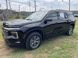Used 2025 Chevrolet Traverse LT image 2