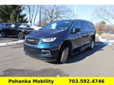 Used 2025 Chrysler Pacifica Select image 4