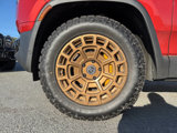 Used 2025 Rivian R1T Premium image 2