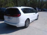 Used 2023 Chrysler Pacifica Limited image 2
