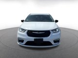 Used 2024 Chrysler Pacifica Touring-L image 4