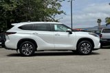 Used 2025 Toyota Highlander XLE image 3