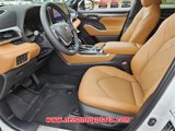 New 2025 Toyota Highlander Platinum image 5