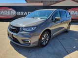 Used 2023 Chrysler Pacifica Touring-L image 3