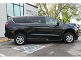 Used 2022 Chrysler Voyager LX image 5