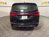Used 2023 Chrysler Pacifica Limited image 4