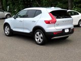Used 2022 Volvo XC40 T5 Momentum image 3