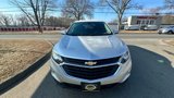 Used 2019 Chevrolet Equinox LT image 2