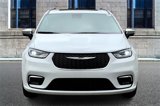 Used 2023 Chrysler Pacifica Limited image 3