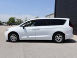 Used 2023 Chrysler Pacifica Touring-L image 2