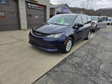 Used 2017 Chrysler Pacifica Touring image 4