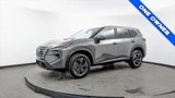 Used 2025 Nissan Rogue SV image 2